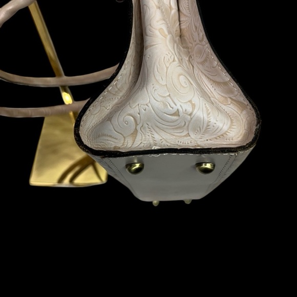 LOW START Patricia Nash Cream Embossed Leather Purse bag Inside is suede - Picture 6 of 11